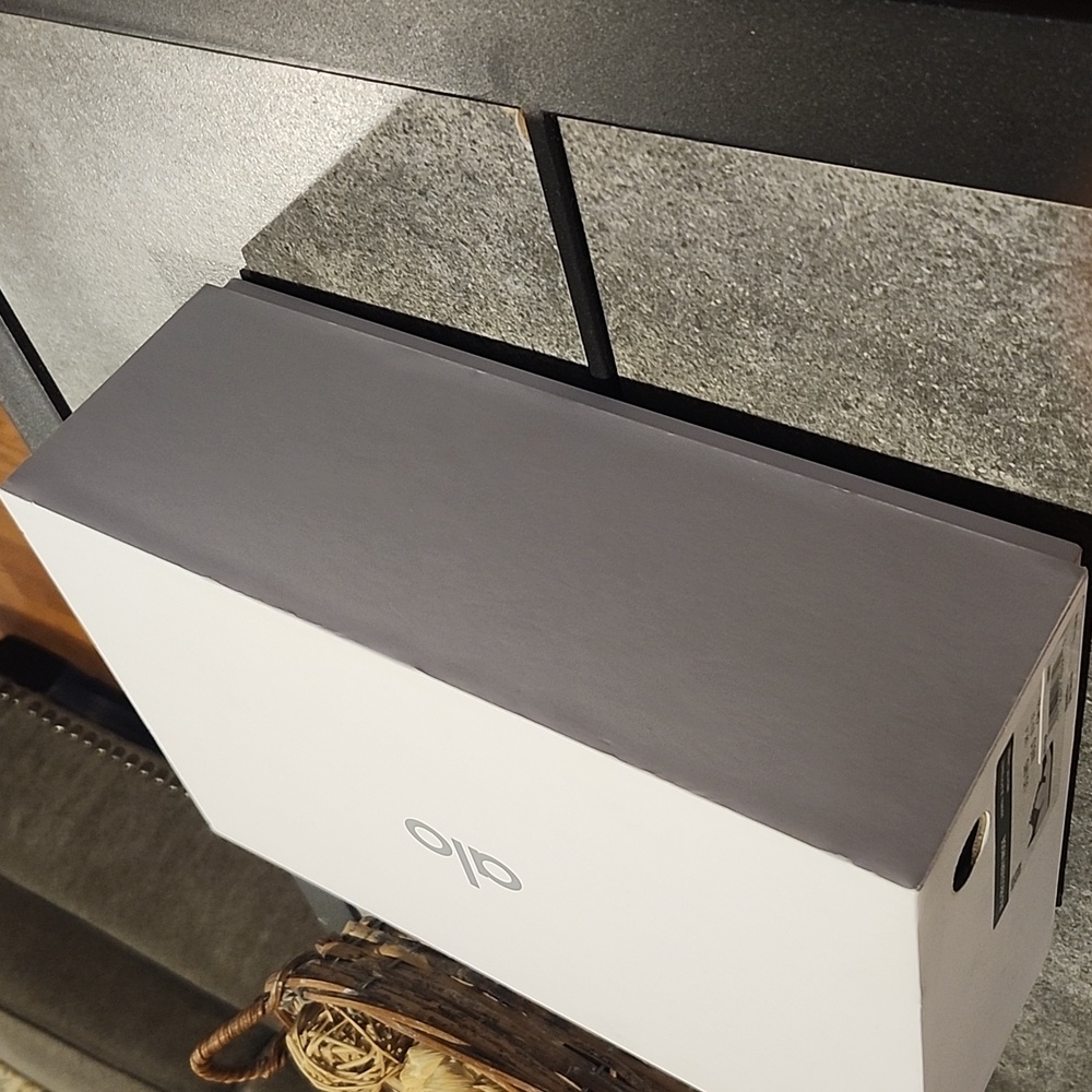 alo sneakers Box - Picture 3 of 6